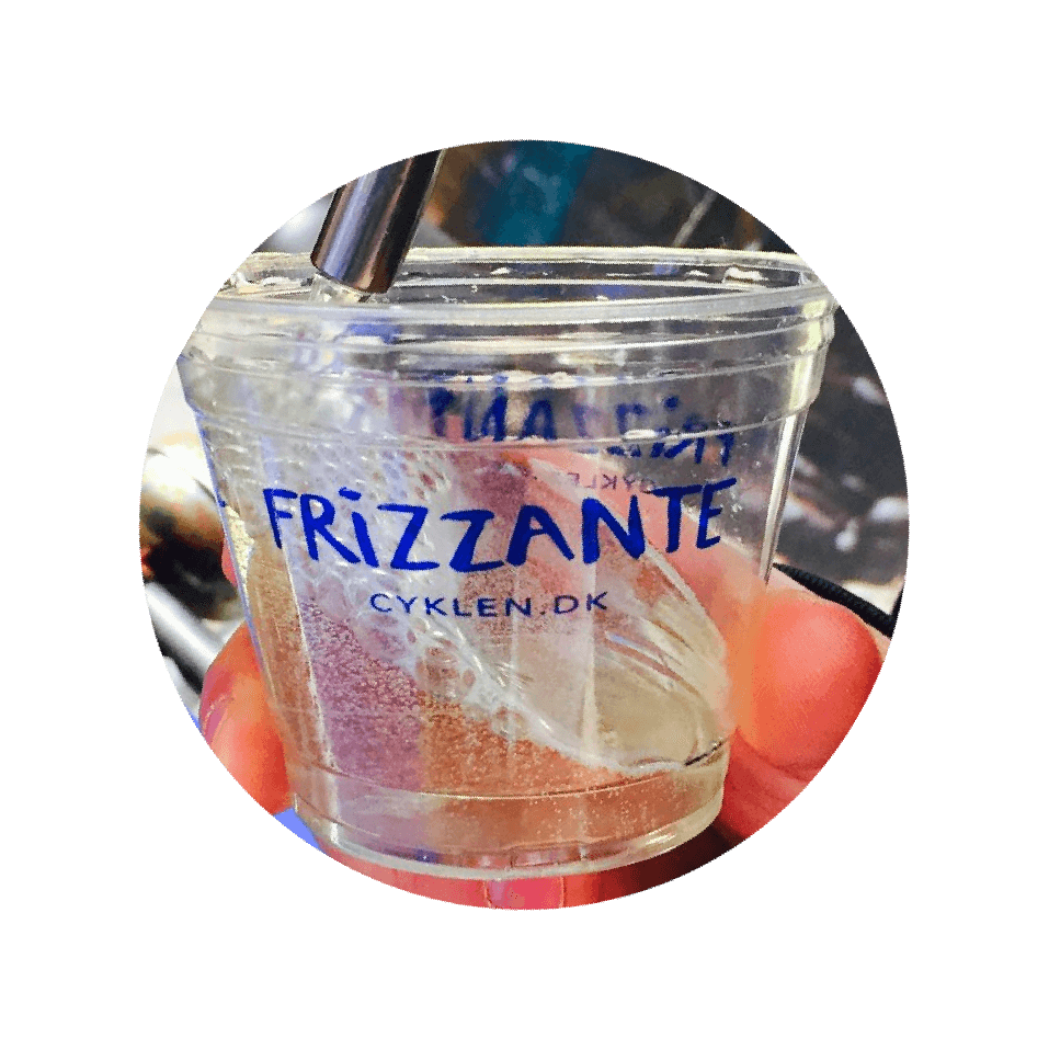 plastikkrus-med-logo-frizzante-cyklen